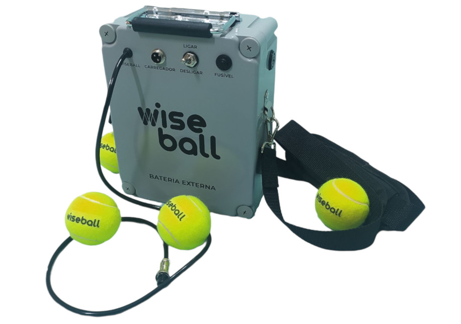 Tenha uma bateria extra de energia para levar junto com sua Wiseball para qualquer quadra.



Características:

- Utilize o carregador de bateria de sua Wiseball para carregar esta bateria;

- Alça de transporte almofadada para um maior conforto n - image cache catalog products bateria externa bateria externa 01 916x645.jpg